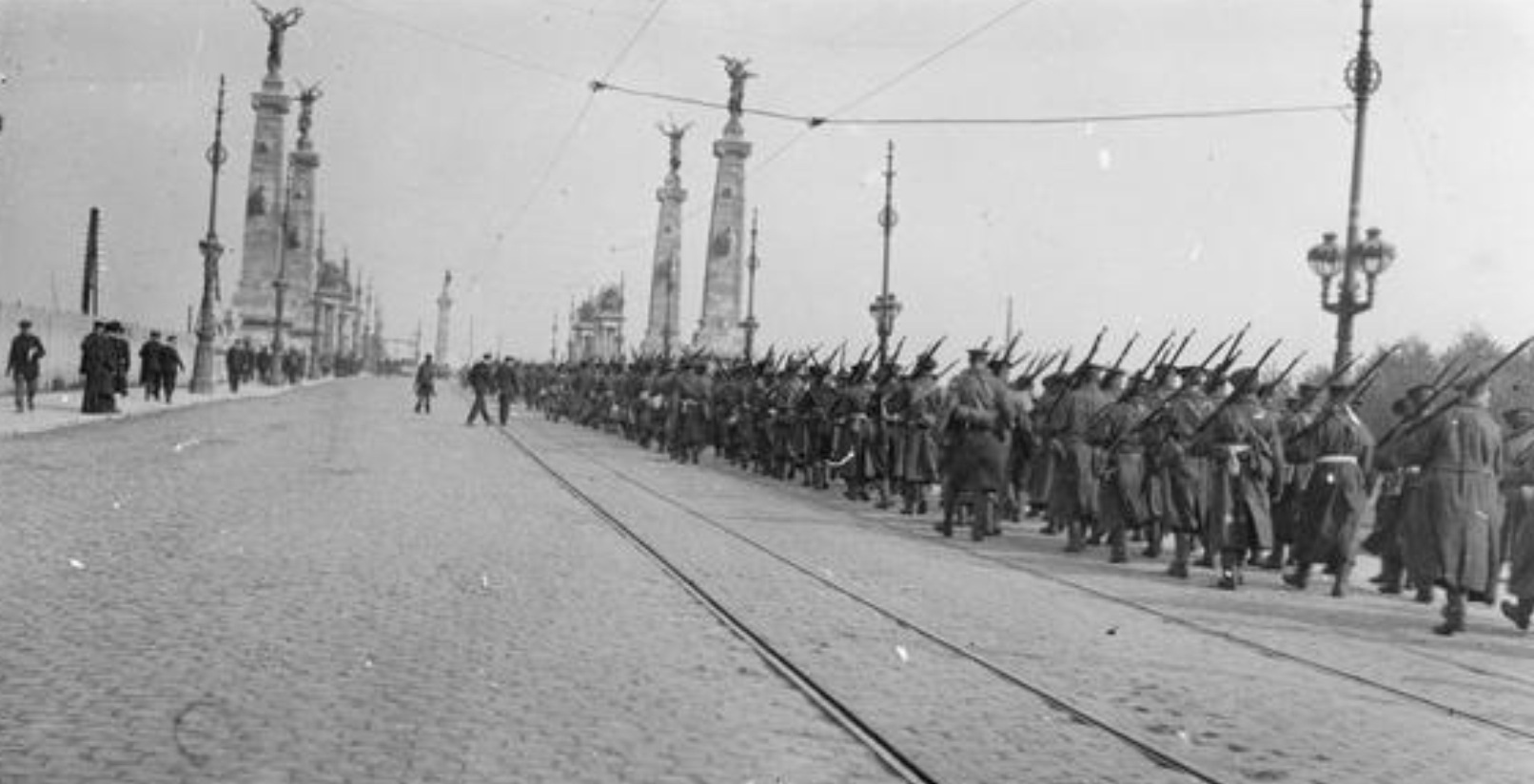 Howe Battalion marching into Ostend